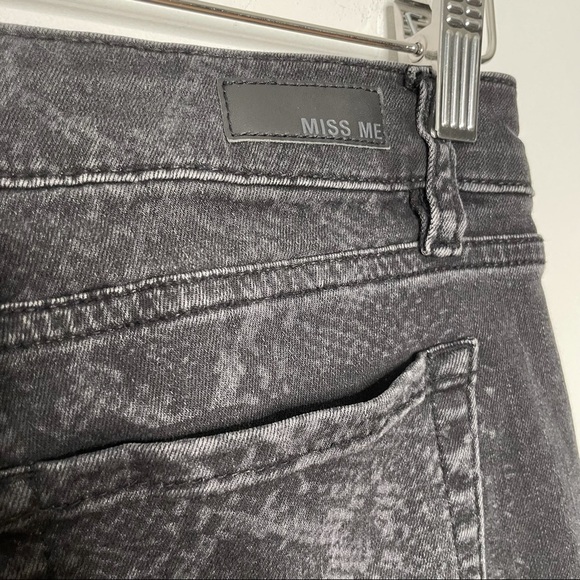 Miss Me | Skinny Black Python Pattern Jeans - Picture 7 of 8